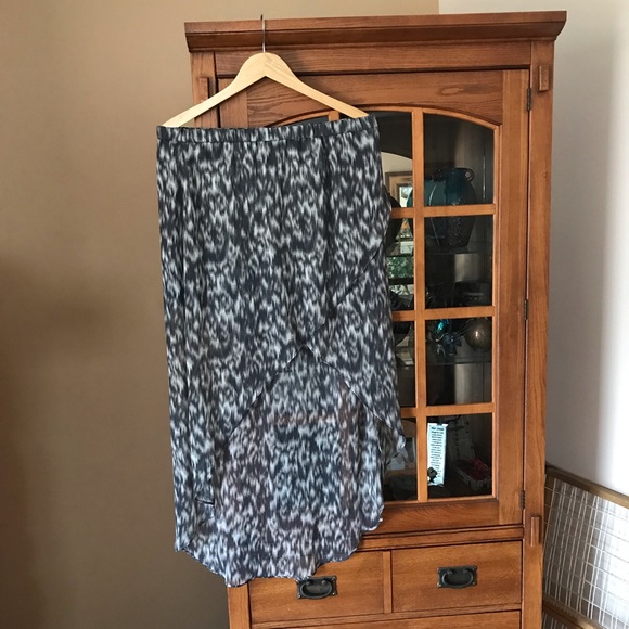 Express hi lo skirt - Picture 1 of 8